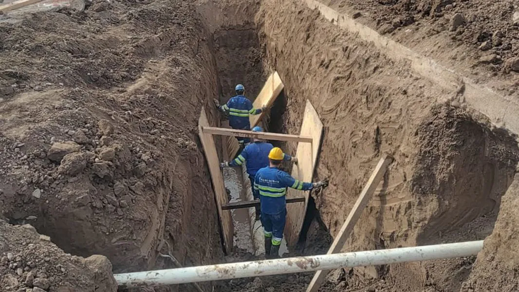 7001-reparan-la-red-colectora-cloacal-en-distintos-puntos-de-zona-sur