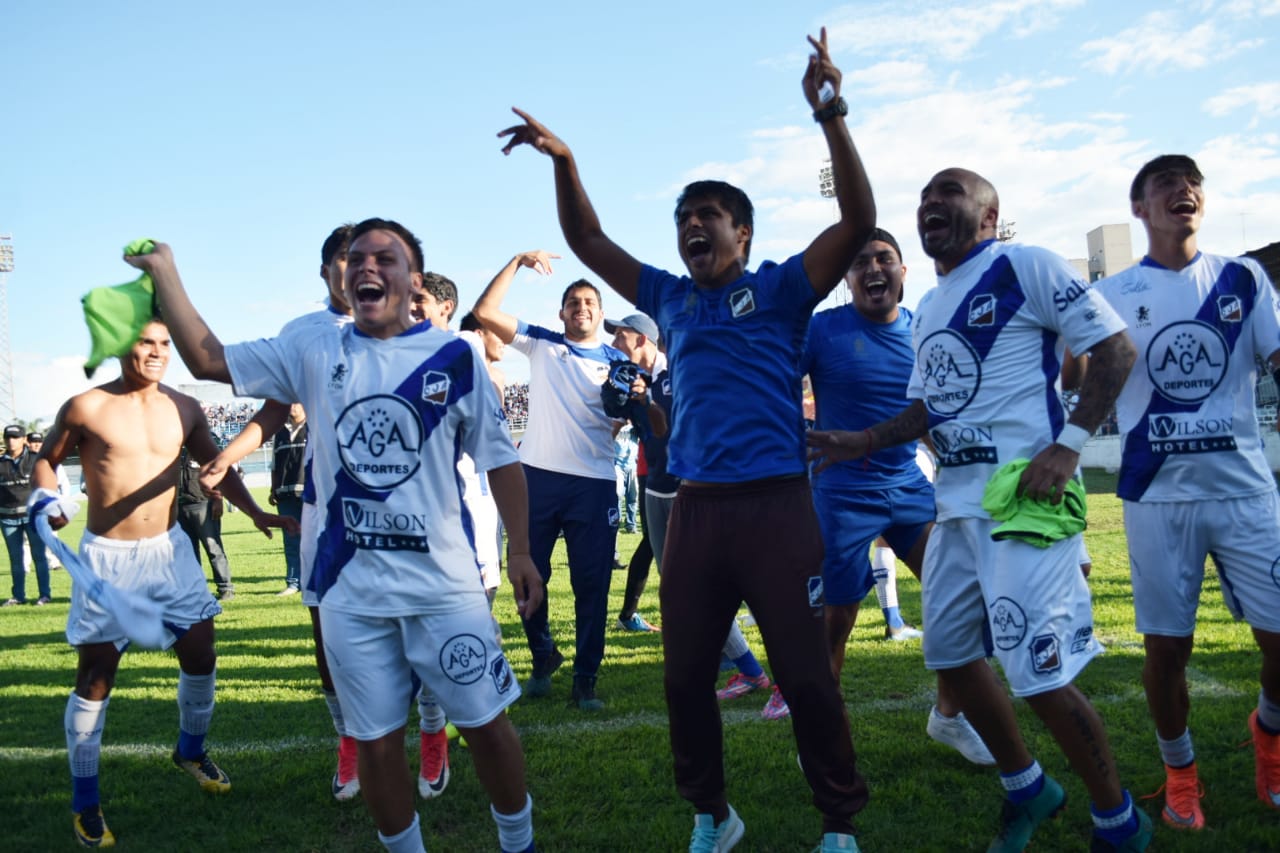 Juventud le gana a Gimnasia - festejo final (1)