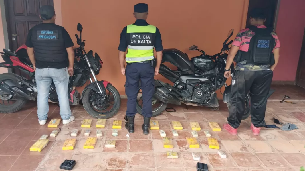 99934-la-policia-detecto-mas-de-20-kilos-de-droga-ocultos-en-motos-de-alto-cilindraje