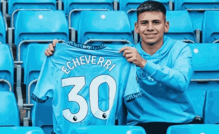Diablito Echeverri debutó en el Manchester City