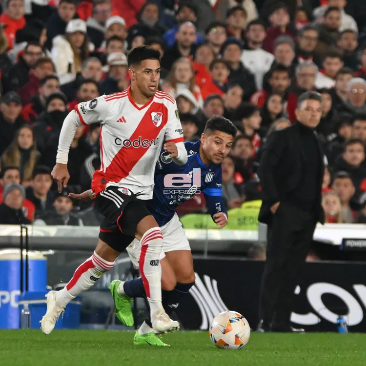 Maxi Meza y un pase de precisión galáctica que terminó en gol