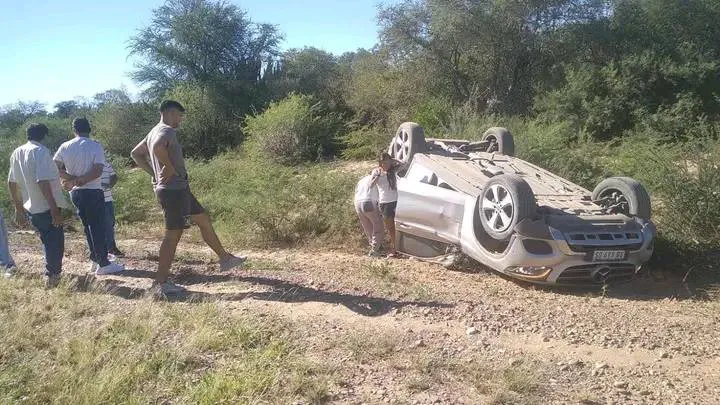 Morillo volcó un Mercedes Benz con cuatro pasajero