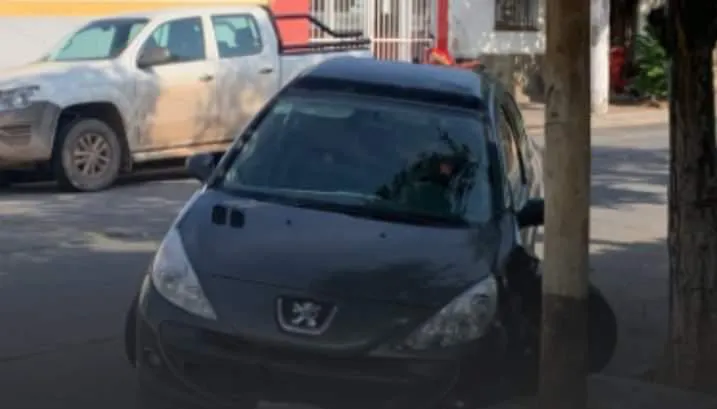 Auto Peugeot chocado y abandonado 14 oct