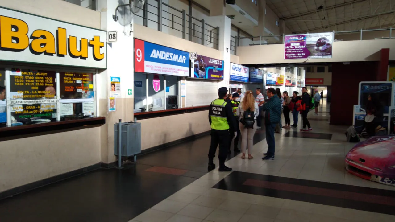 70442-terminal-de-mnibus-garantizan-micros-para-personal-de-salud-y-seguridad