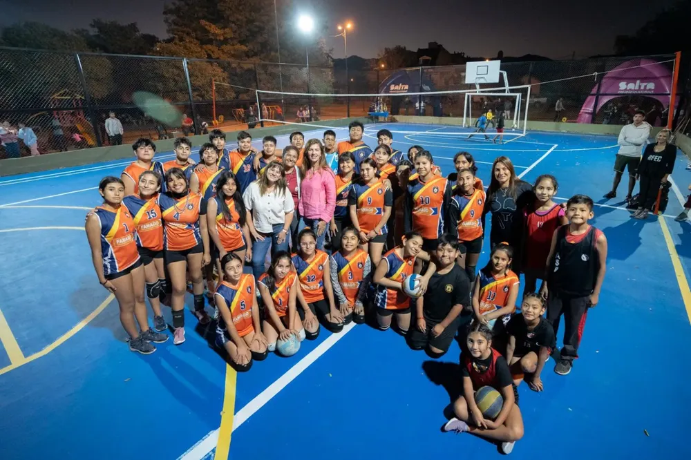 bettina romero inauguró un playon  1