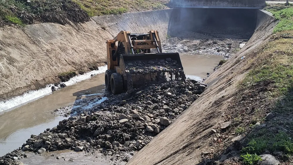 limpieza-canal-huaico-5-2048x1152