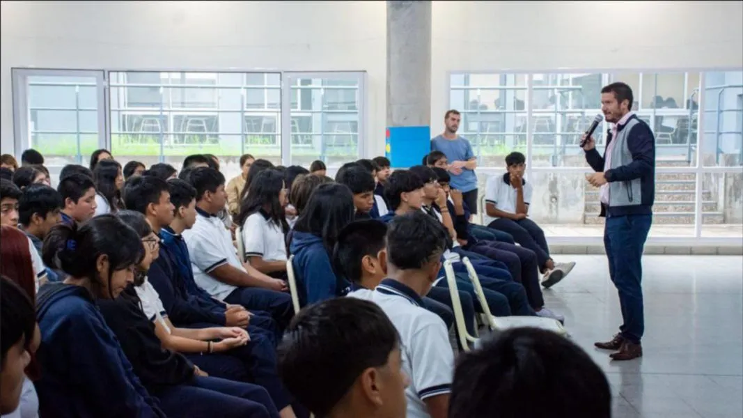 96781-el-gobierno-capacita-a-los-alumnos-de-secundario-sobre-grooming-bullying-y-ciberbullying