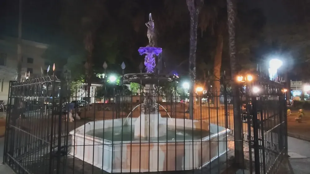 plaza belgrano fuente de agua
