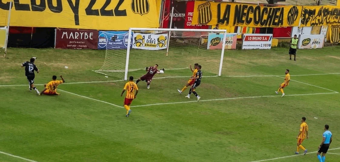 Vedoya en el último minuto pone el 2 a 2 con Mitre de Stgo