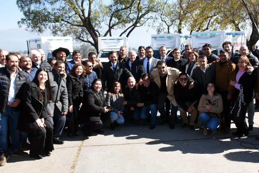 Sáenz y los intendentes a los que les dio ambulancias