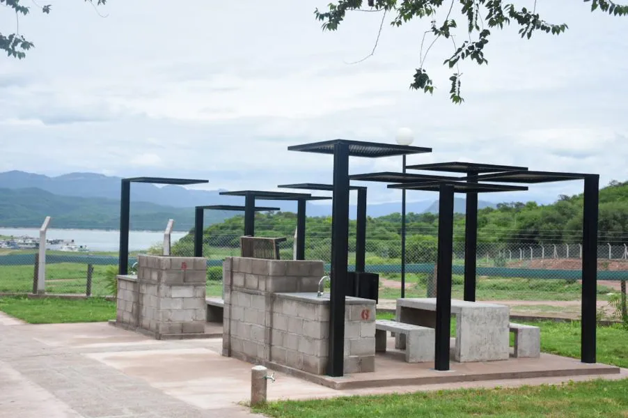 abrio-sus-puertas-el-camping-y-el-parque-acuatico-de-el-prestamo-en-coronel-moldes 2