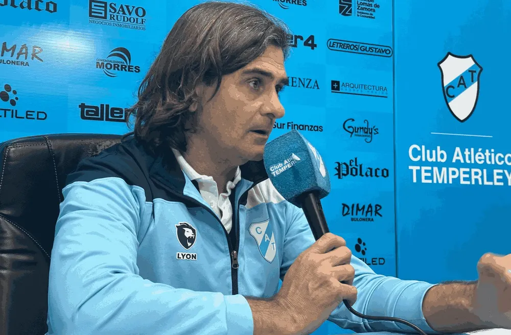 Rub{en Yagui Forstello con nuevo loock dirigió a Temperley