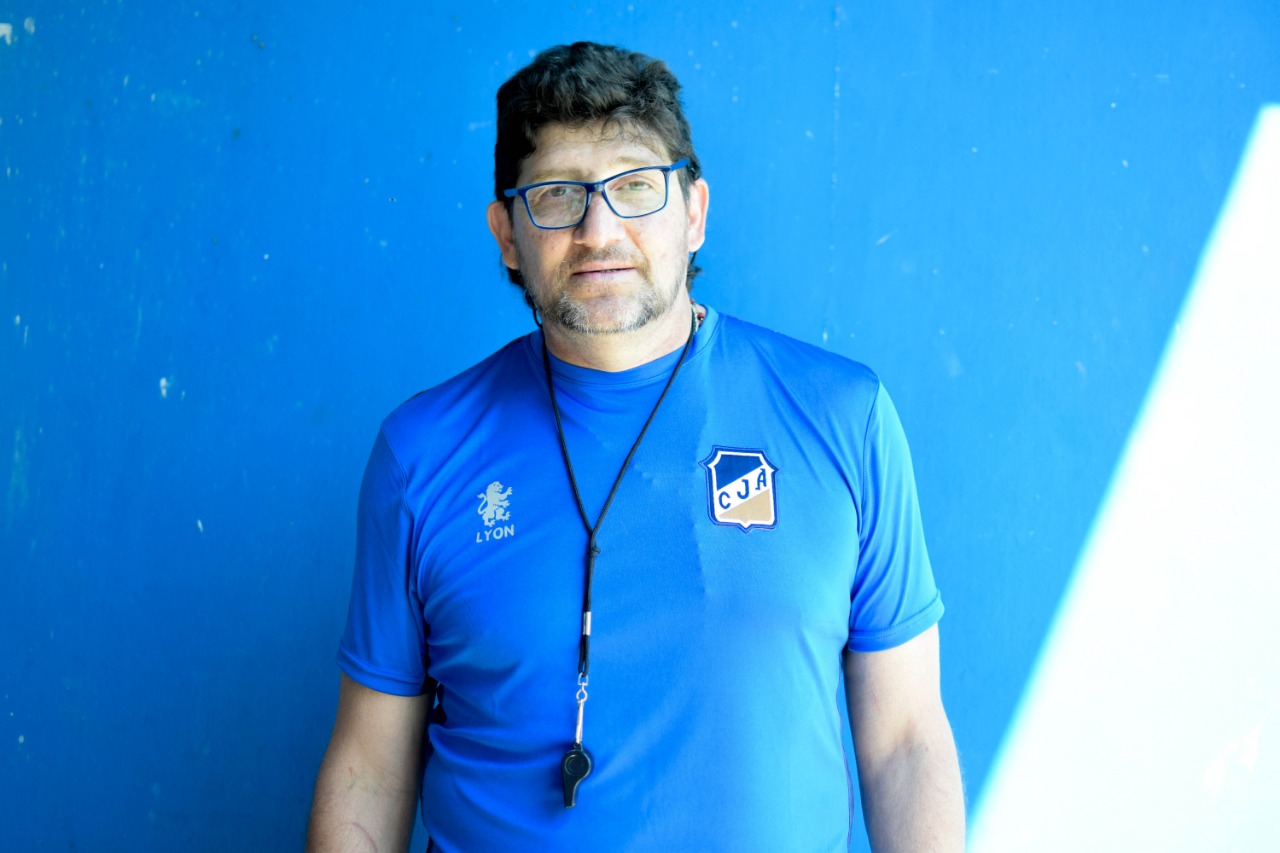 SAlvador Mónaco - dt que renunció en Juventud