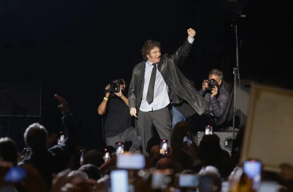 Milei presentó su libro en el Luna Park