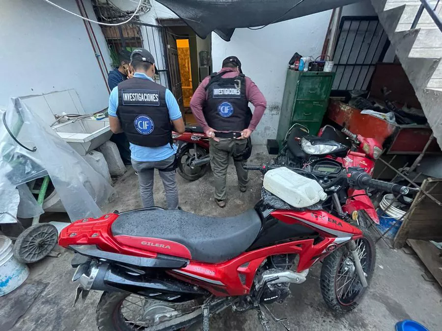 Policía se dedicaba a vender motos robadas