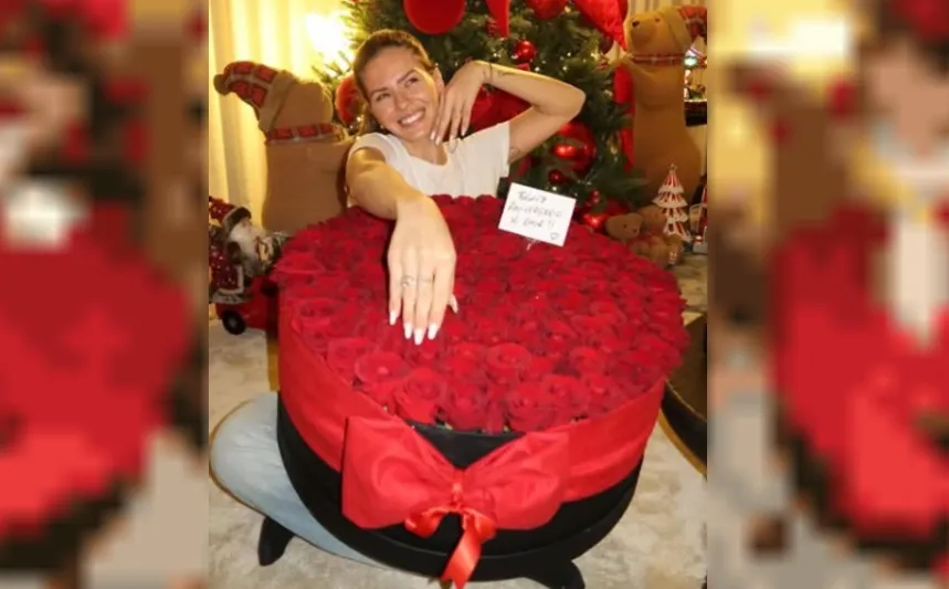 China  Suárez y las flores que le regaló Icardi 009