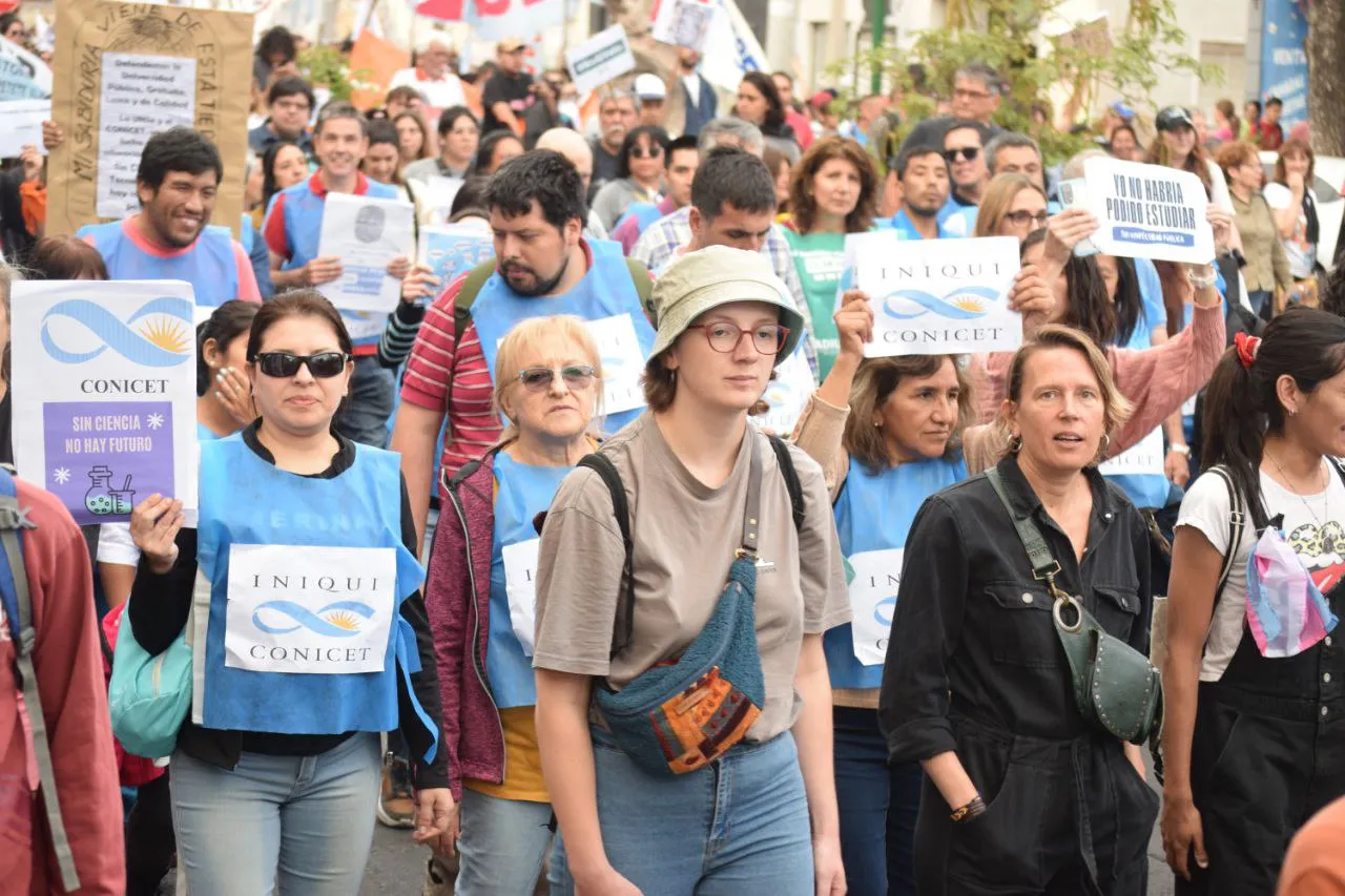 Marcha por la universidad en Salta - Oct 2 (7)