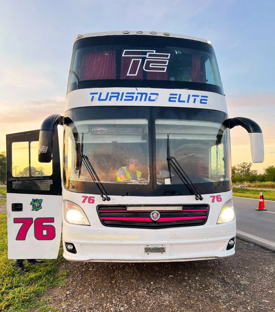 9 de Enero- la CNRT detiene a un colectivo que llevaba niños sin documentación