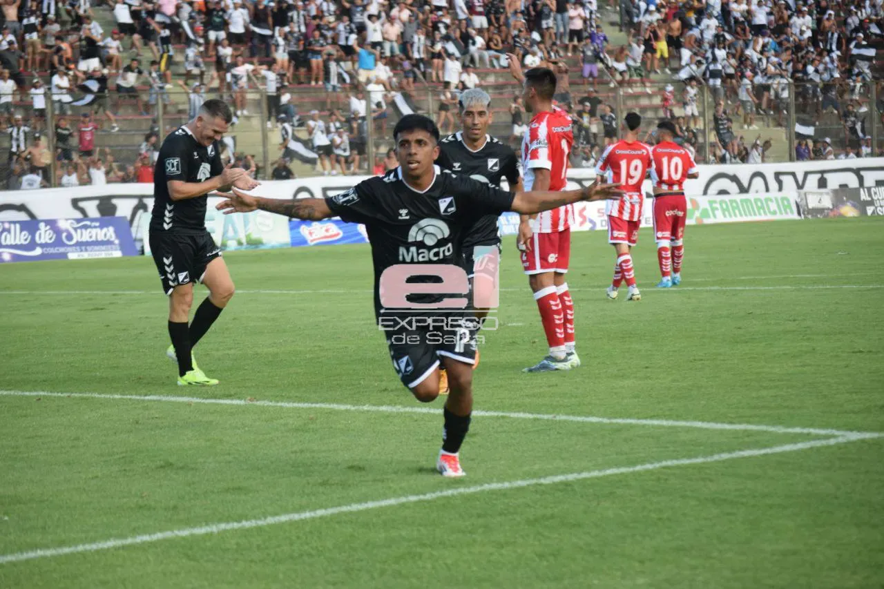 Luciano Ferreyra autor del gol 003