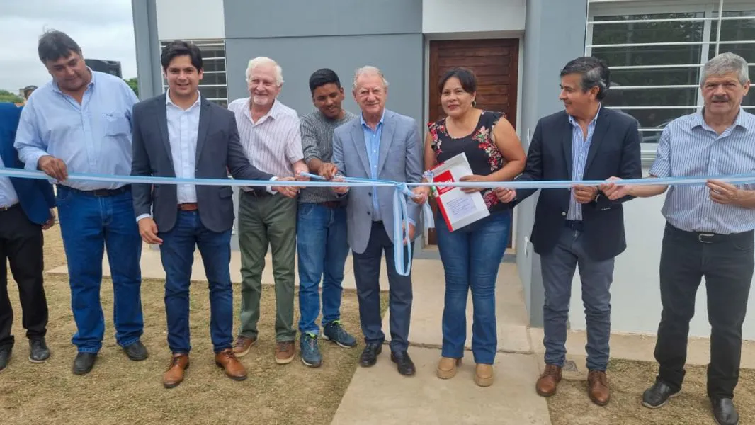 11521-el-gobierno-entrego-34-viviendas-a-familias-de-general-mosconi