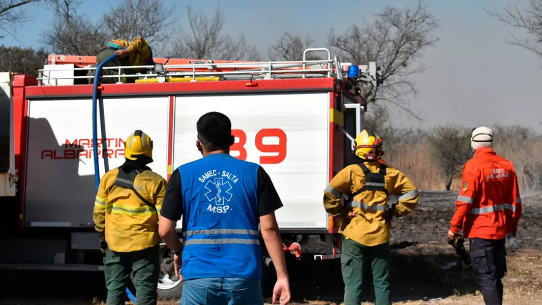24104-el-ministro-mangione-superviso-el-operativo-sanitario-del-samec-por-los-incendios-en-la-circunvalacion-oeste