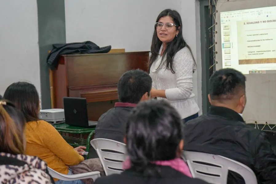 12109-la-secretaria-de-las-mujeres-brindo-un-taller-sobre-como-legislar-con-perspectiva-de-genero