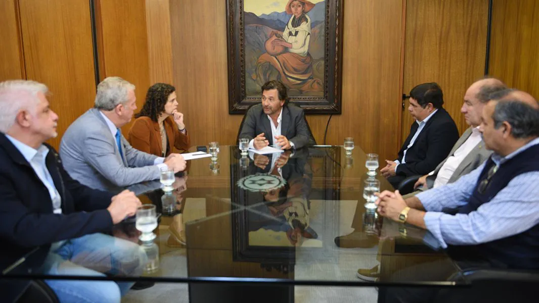 95316-saenz-se-reunio-con-autoridades-de-la-unsa-la-educacion-y-la-salud-publica-no-se-negocian-20240425165727