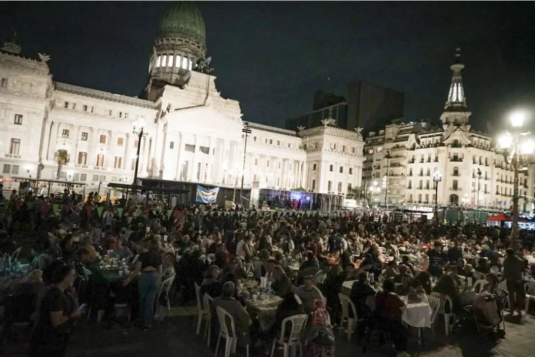 Grabois y una gran cena frente al Congreso