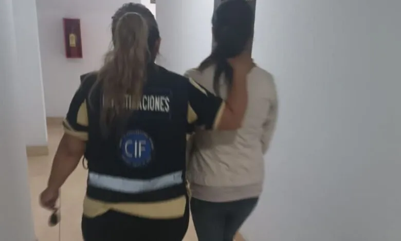 85373-fue-detenida-la-mujer-que-estafo-a-saltenios-con-paquetes-turisticos-falsos-780x470