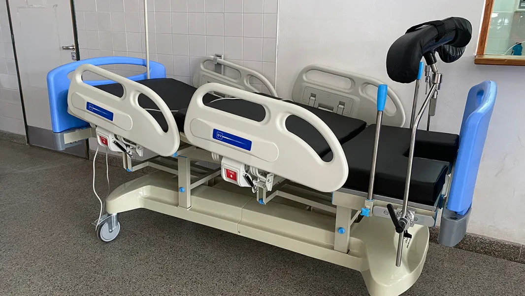 12616-el-hospital-de-cafayate-recibio-en-donacion-una-cama-para-partos-y-dos-monitores-fetales