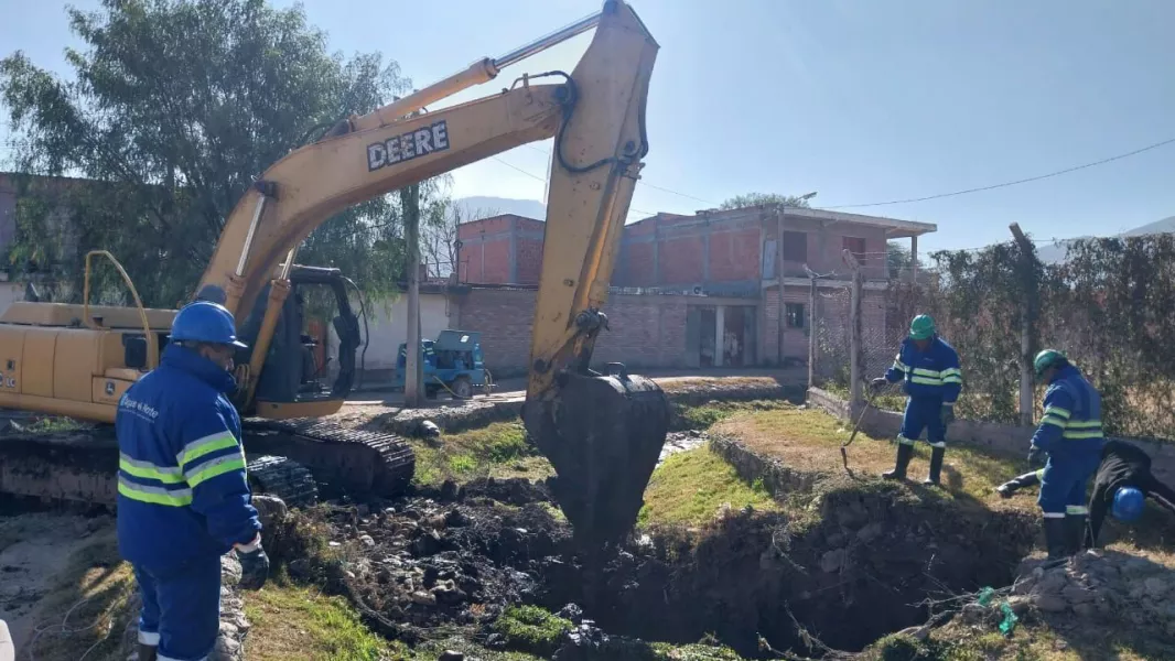 18118-aguas-del-norte-ejecuto-tareas-en-ampliacion-villa-juanita-para-evitar-desbordes-en-el-sistema-de-cloaca