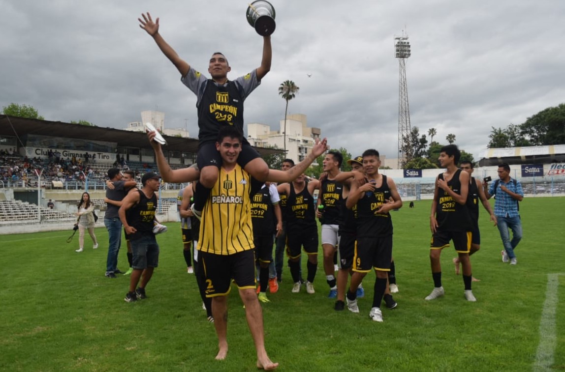 Peñarol goleó y es campeón festejos y la copa - WEB