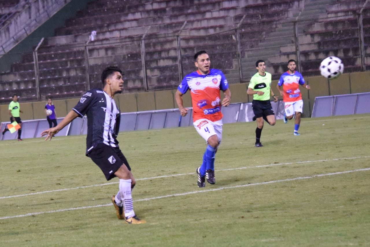 Ronaldo Martínez pone el 3 a 1 con gran calidad