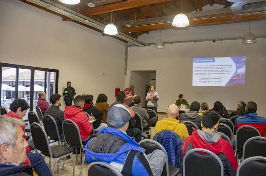 95048-cursos-de-capacitacion-en-turismo-en-abril-20240412105800