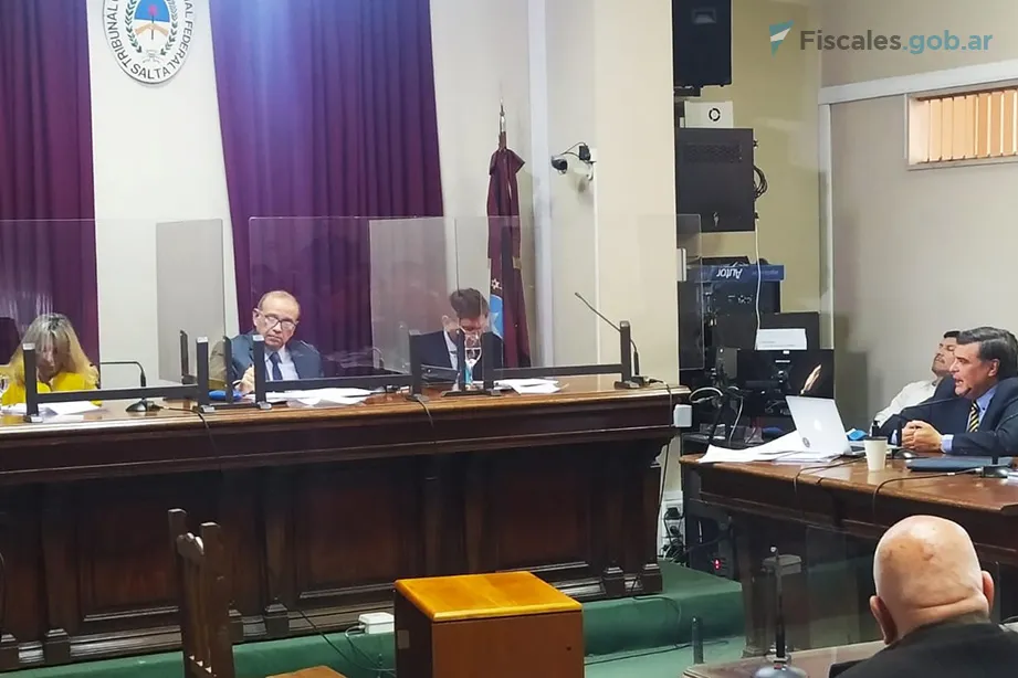 Secuestro extorsivo - Fiscal-Toranzos-presenta-el-acuerdo-a-los-jueces.jpg