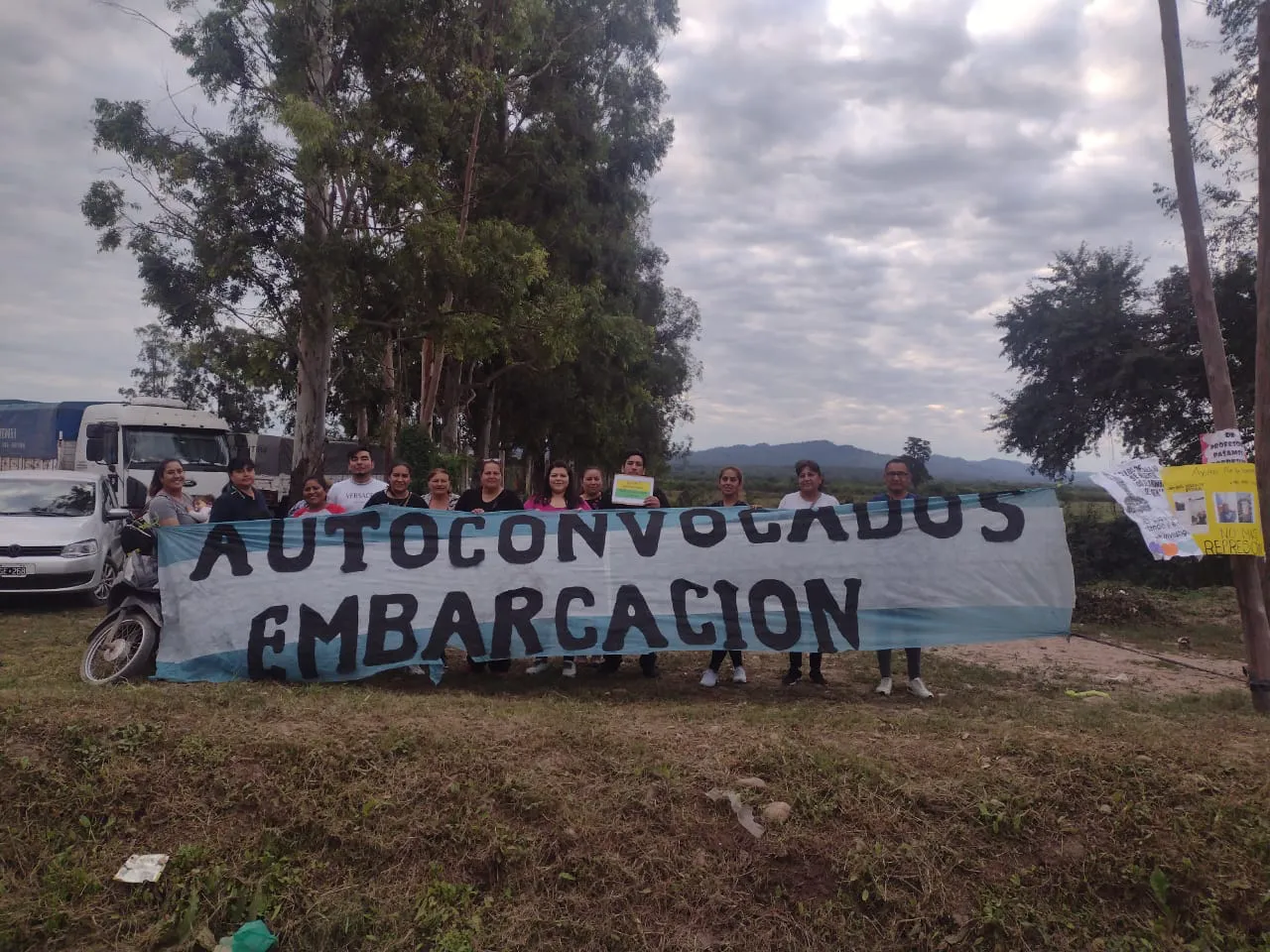 Docentes de Embarcación apostado en la ruta