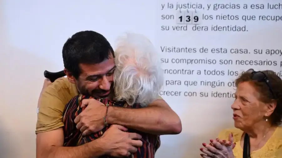 abuelas-de-plaza-de-mayo-anuncio-la-aparicion-de-la-nieta-nro-139-en-una-conferencia-de-prensa-1952127