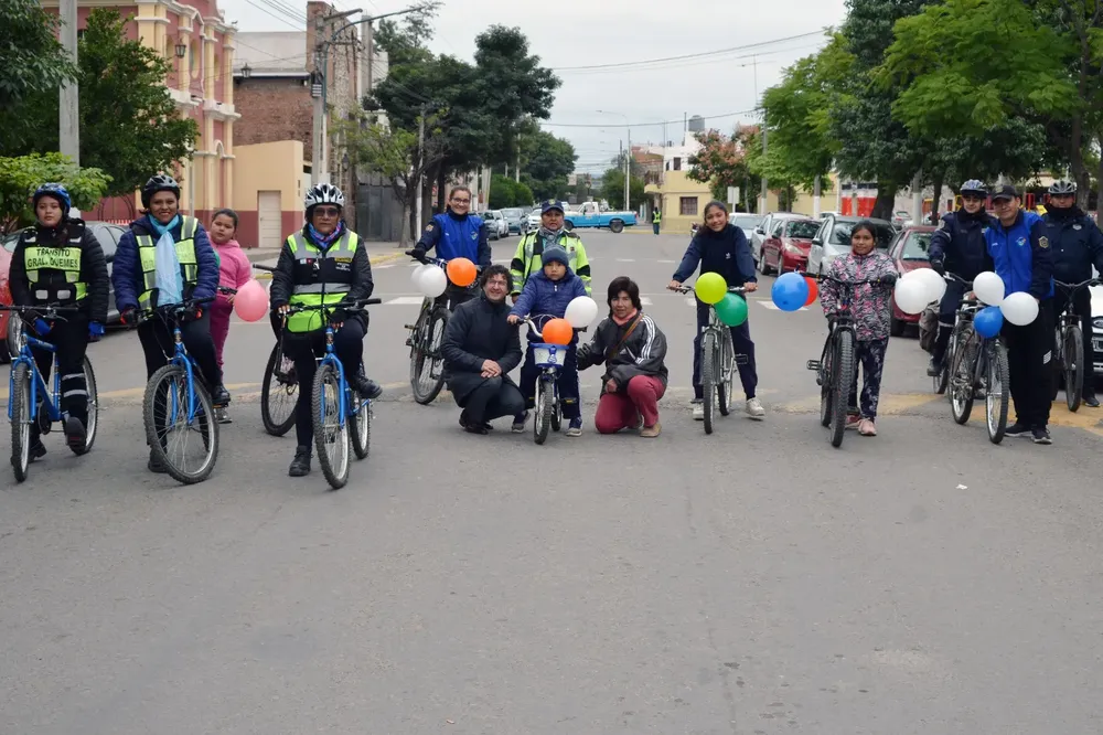 Gral Guemes bicicleteada por la Biblioteca Erika Paz (2)