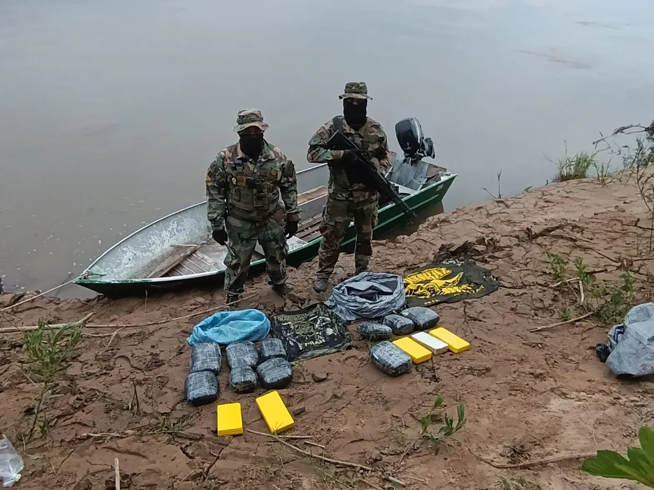 Bagalleros pasan droga por el río pescado (2)