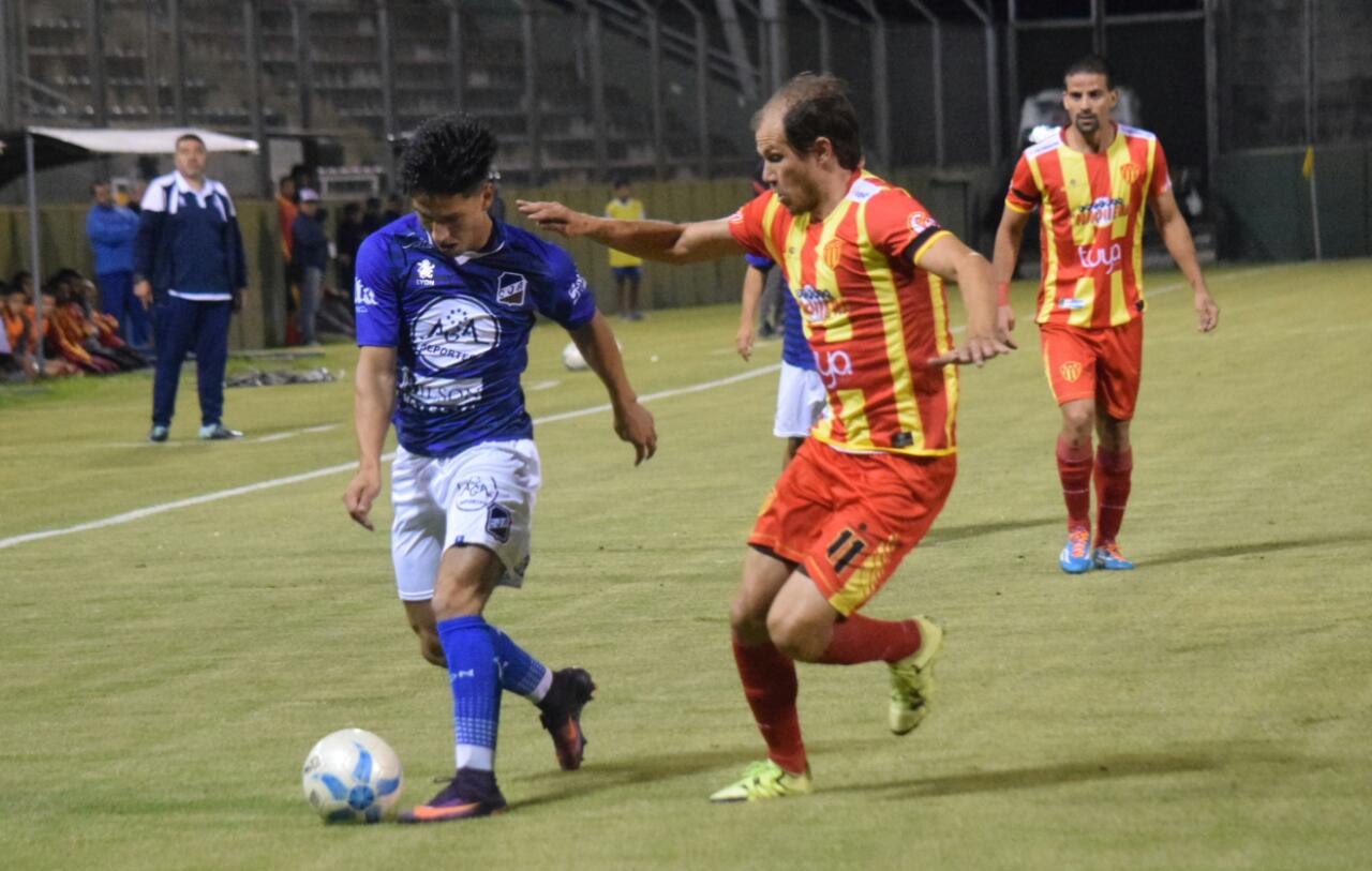 Gustavo Mendoza autor del gol de Juventud ante un rival