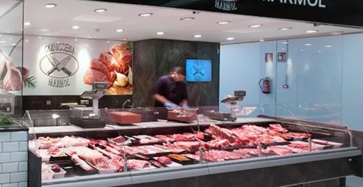 Morcilla con carne de gato en una carnicería