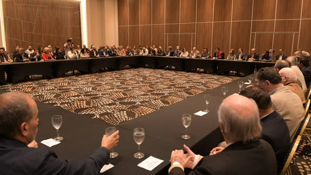 12602-saenz-celebro-la-incorporacion-y-aprobacion-de-la-reforma-impositiva-al-sector-tabacalero-en-la-ley-de-bases