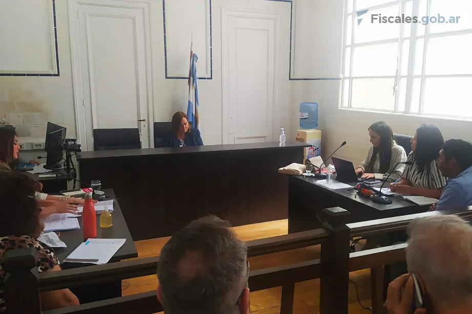 Mariela Jiménez jueza en la audiencia con el ciudadano boliviano que viajaba con dos menores es formalmente imputado