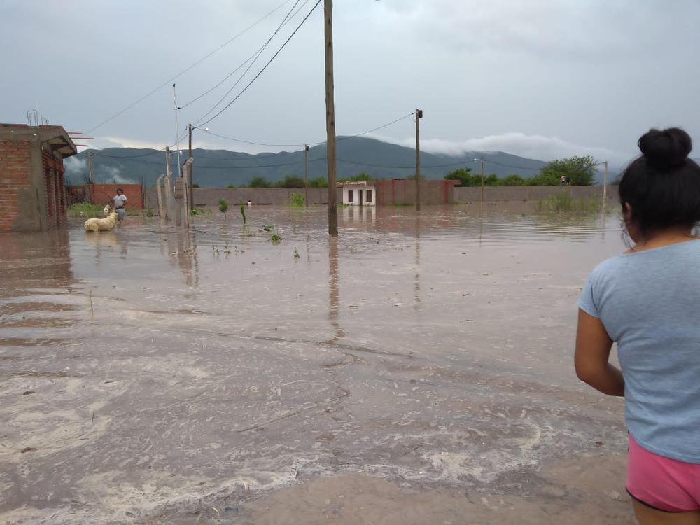 CERRILLOS Barrio Santa Rita quedó bajo las aguas 003