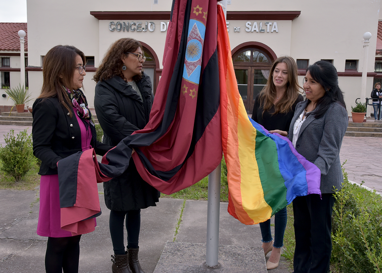 Bandera de la diversidad sexual en el Concejo 002