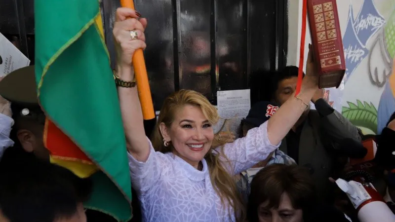 jeanine_axez_bolivia_sale_de_la_carcel.jpg_1756841869