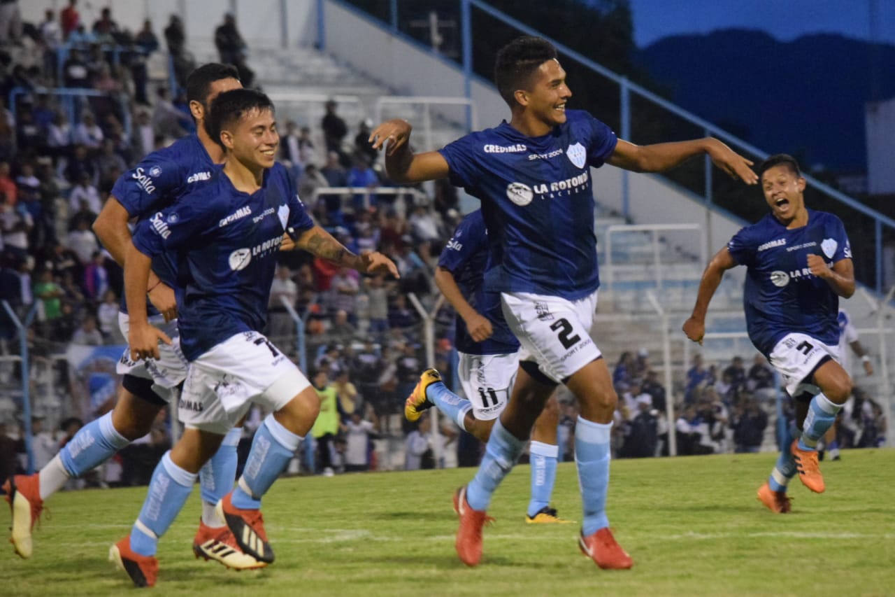 Copa Argentina - Cazula y sus compañeros en alocado festejo