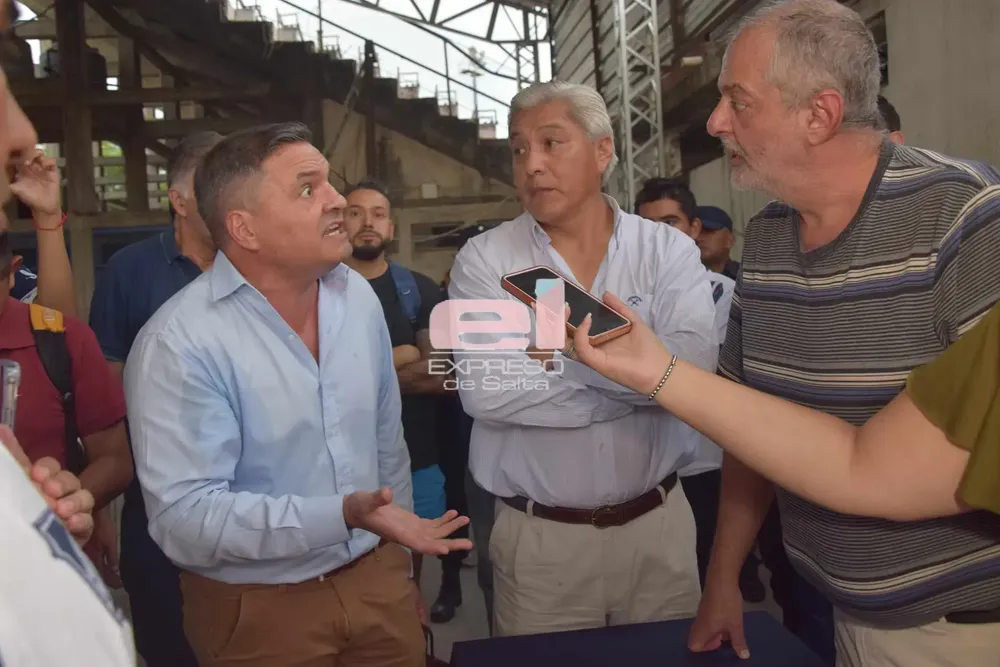 Discusión de socio en plena asamblea