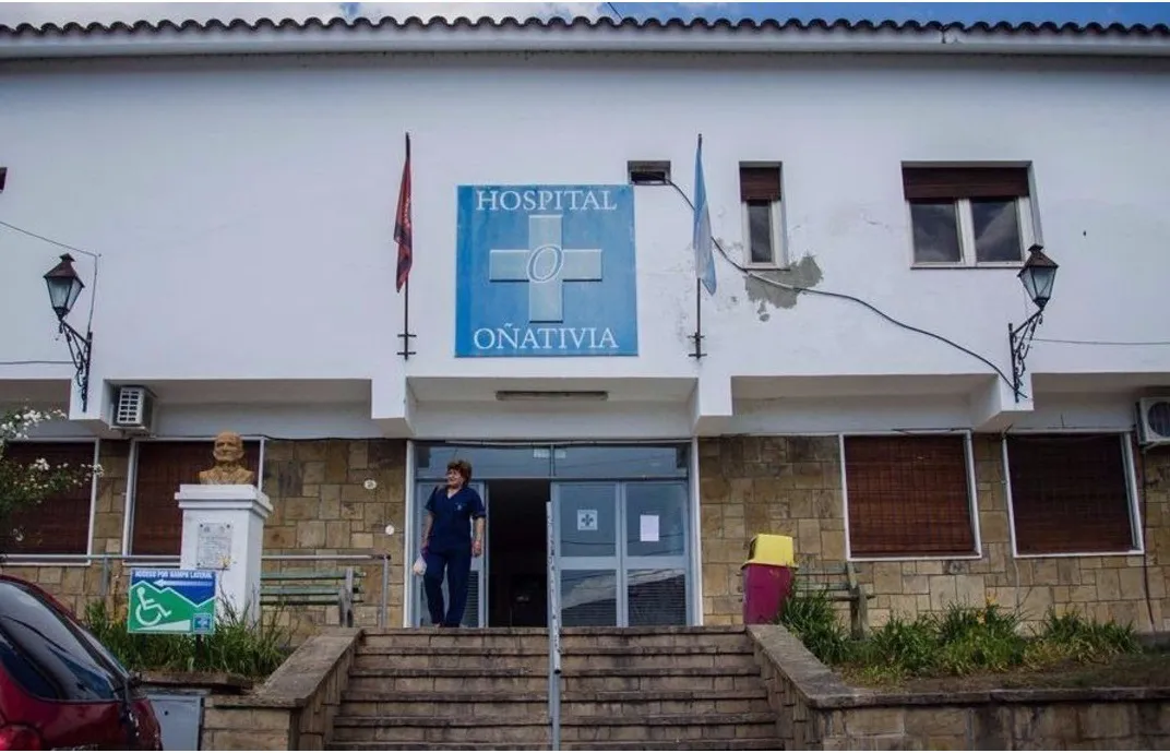 Dr. Arturo Oñativia