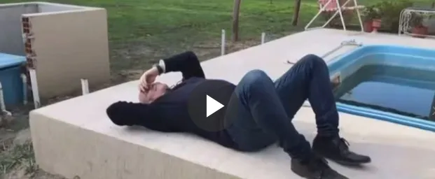 Espert en una piscina de Fred Machado